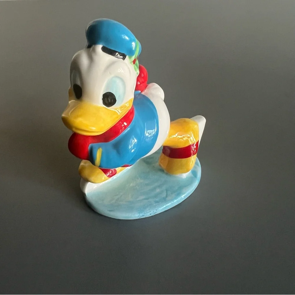 Vintage‎ Disney Ice Skating Donal Duck Ceramic Japan Christmas